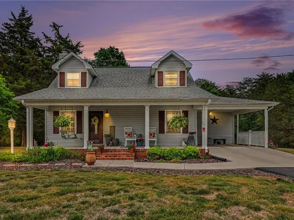 329 Pine Rd, Eden, NC 27288