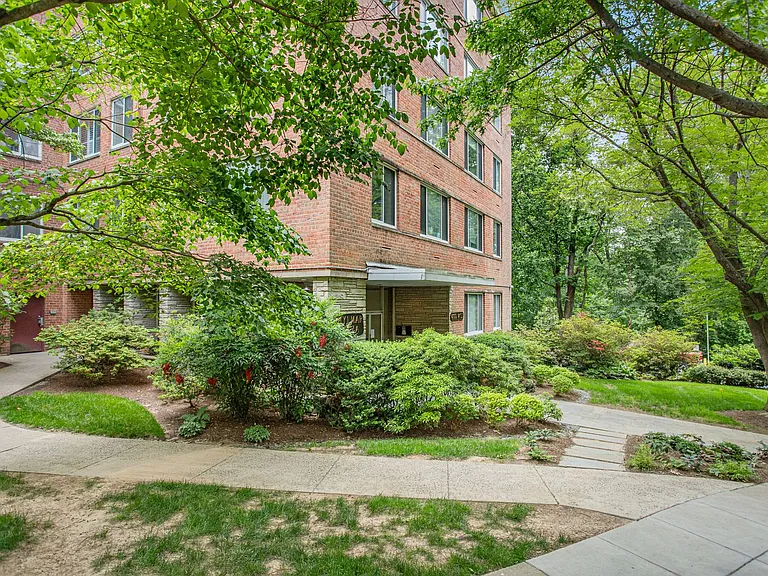 4100 W St NW #209 — Photo 37