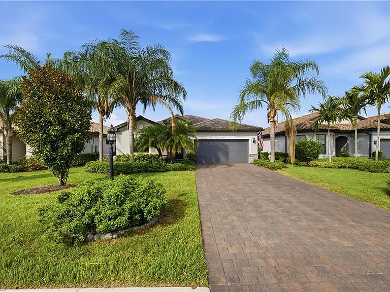 19584 Utopia Ln — Photo 1