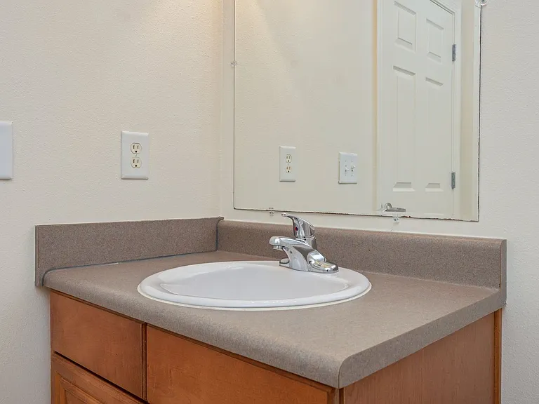 715 Majestic Dr — Photo 24