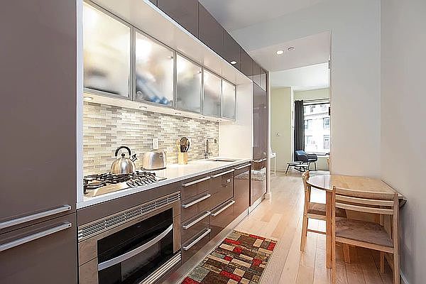 1st image of 75 Wall St #25J
