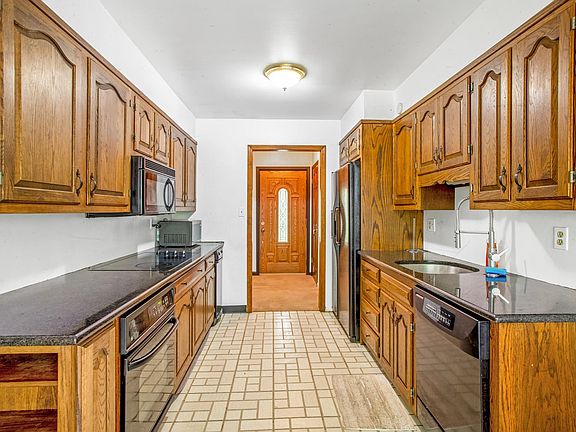 3rd image of 526 E Highlands Ave