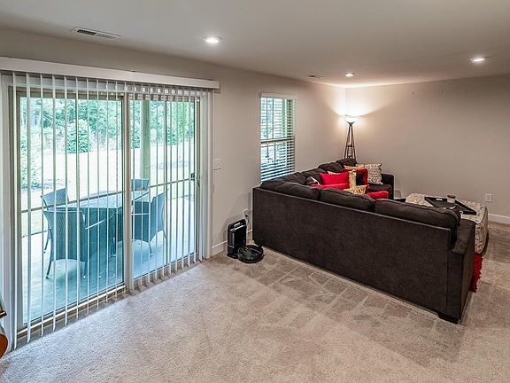 4th image of 139 Eagle Wood Dr