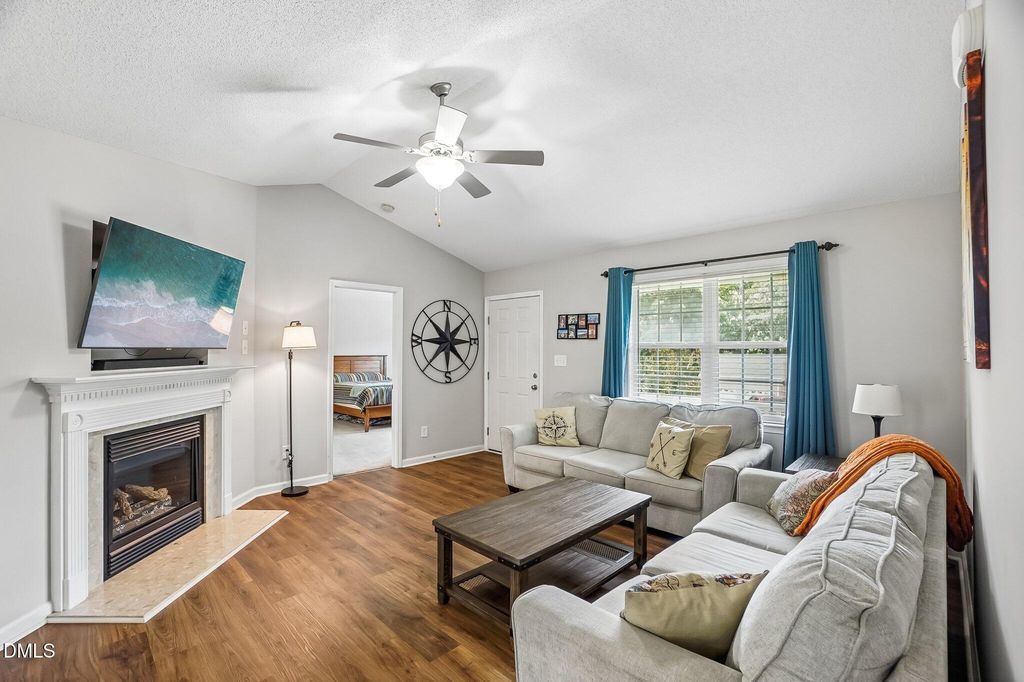 Apartment in Fuquay Varina, Harnett - More