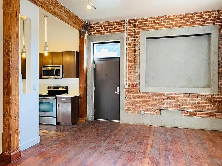 1700 E 4th St #101 — Photo 4