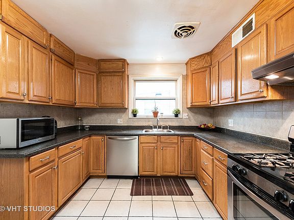4th image of 6621 N Seeley Ave #1S