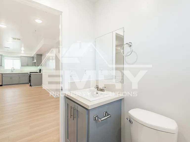 814 N Wilmington Blvd — Photo 21
