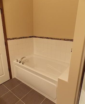 3rd image of 1204 Vernon Ct