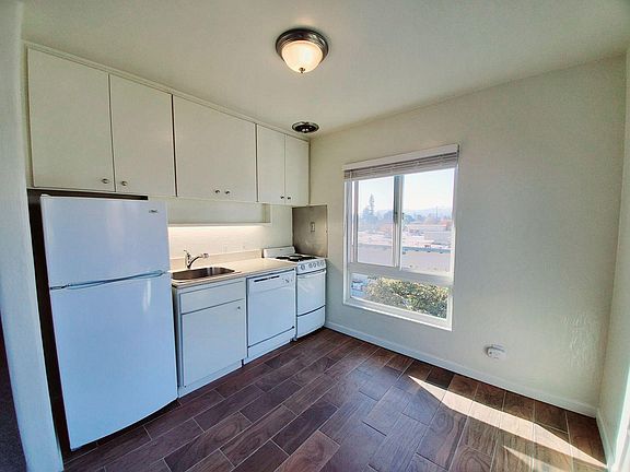 2nd image of 902 Peninsula Ave APT 408