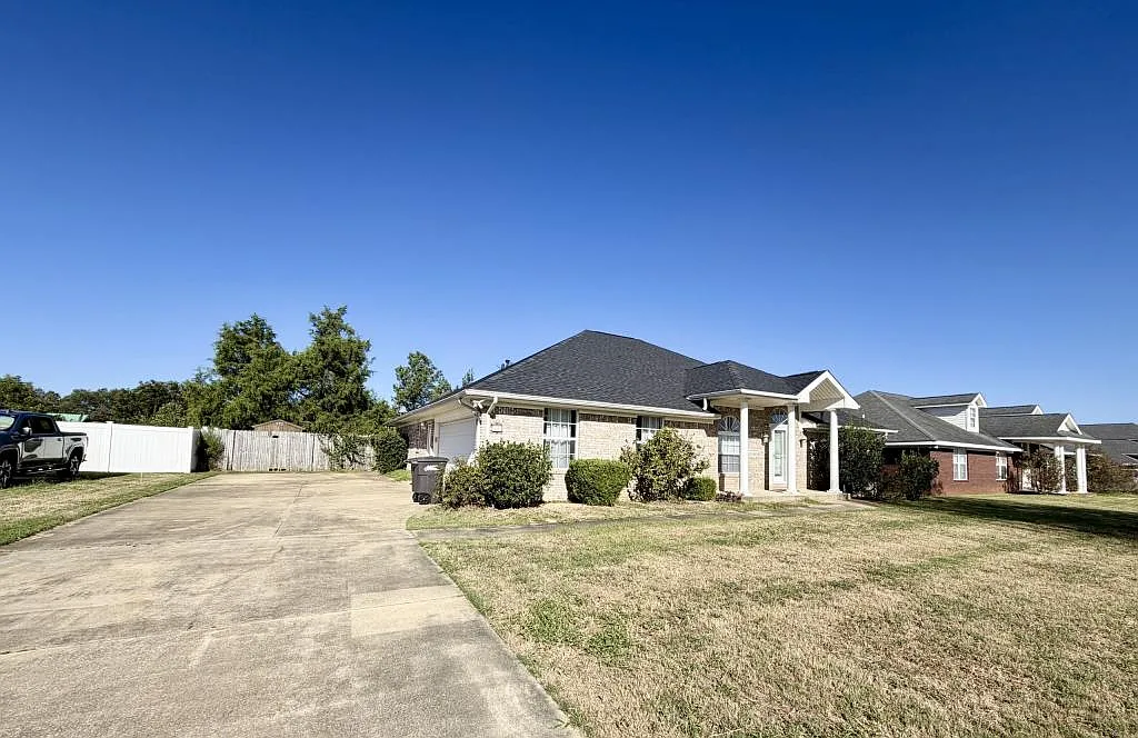 69 Hannah Rd — Photo 1