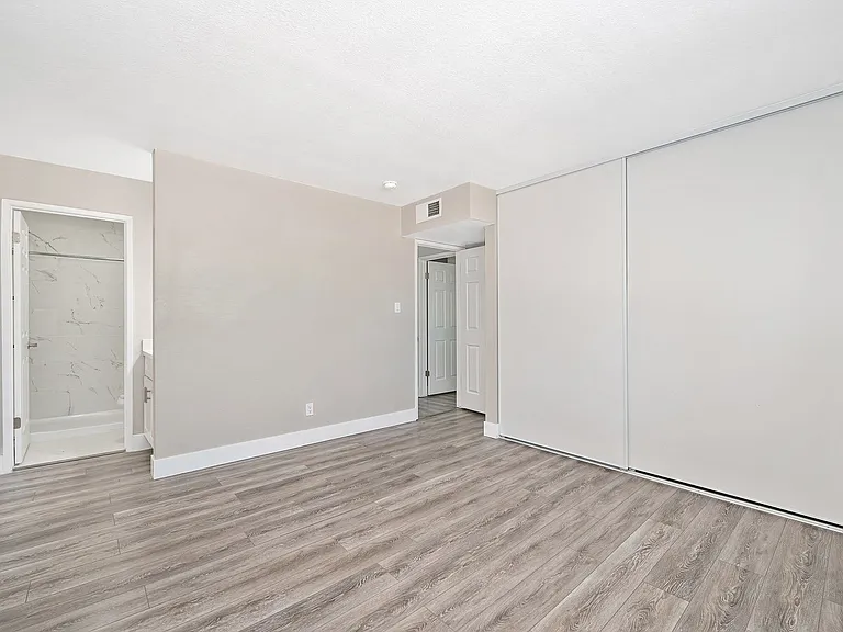 Rollingwood Condominium Rentals — Photo 14