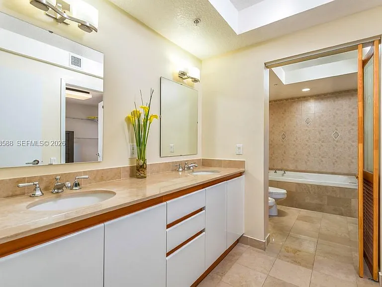 1500 Ocean Dr #609 — Photo 9