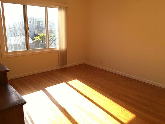 4th image of 1375 41st Ave