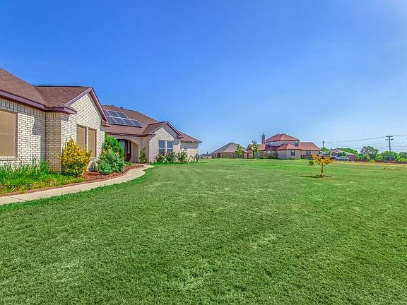 3rd image of 280 Woodbrook Trl