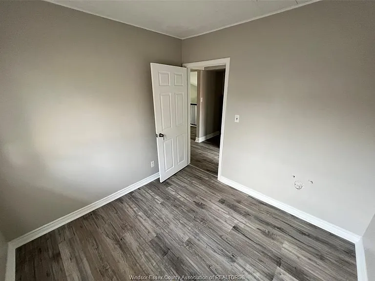 3186 Wyandotte St W #4 — Photo 8