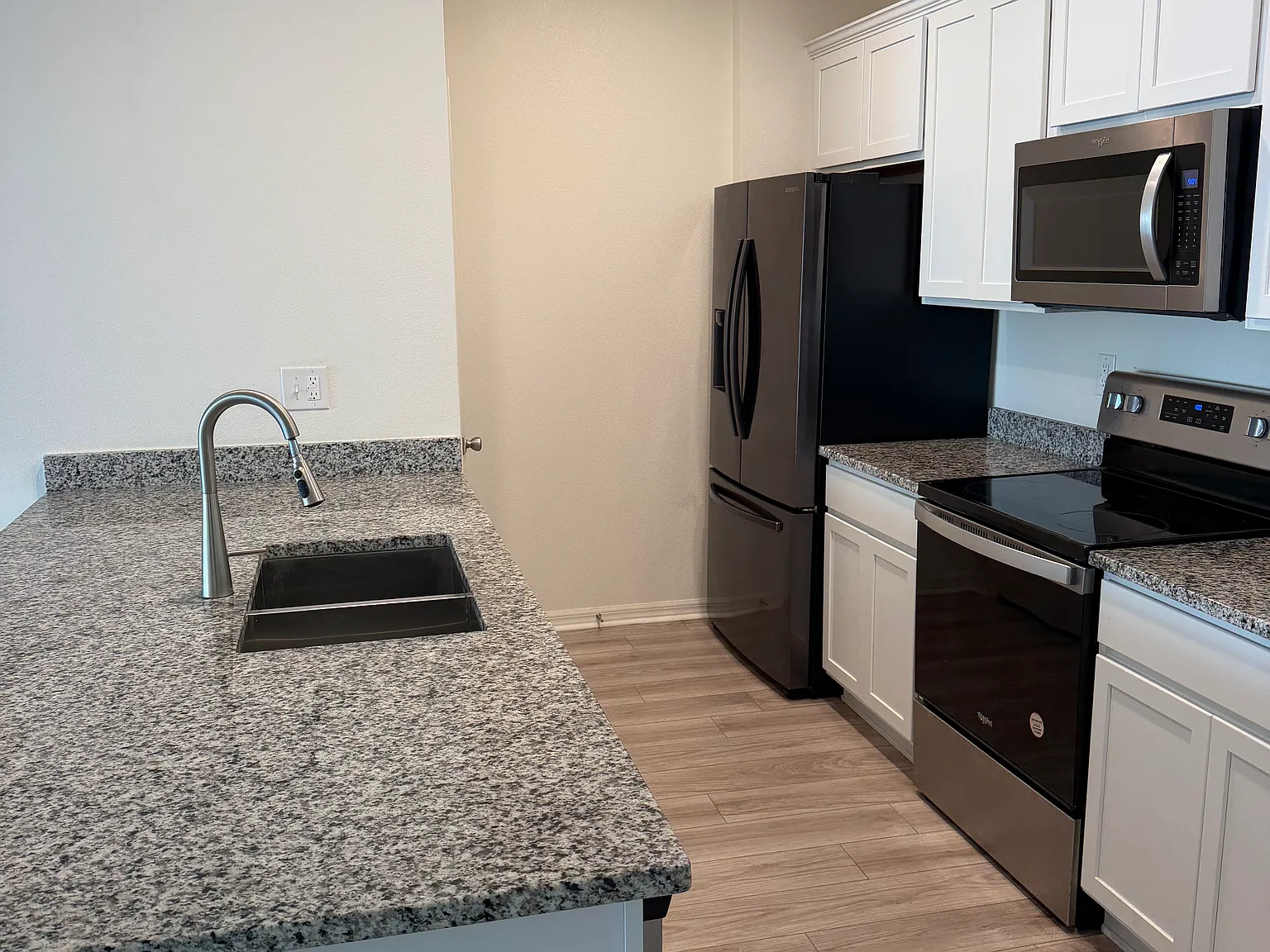 3 bed, 2.5 bath, 1463 sqft, $2,350 — Photo 3