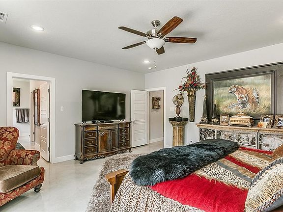 5th image of 165 River Rock Ct