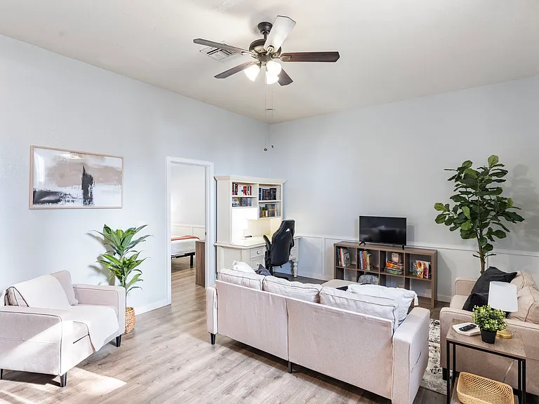 1634 NE Terrace Dr — Photo 12