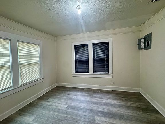 5th image of 5420 Leaming Ave