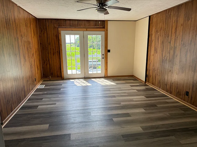 2101 Gateway Center Dr — Photo 5