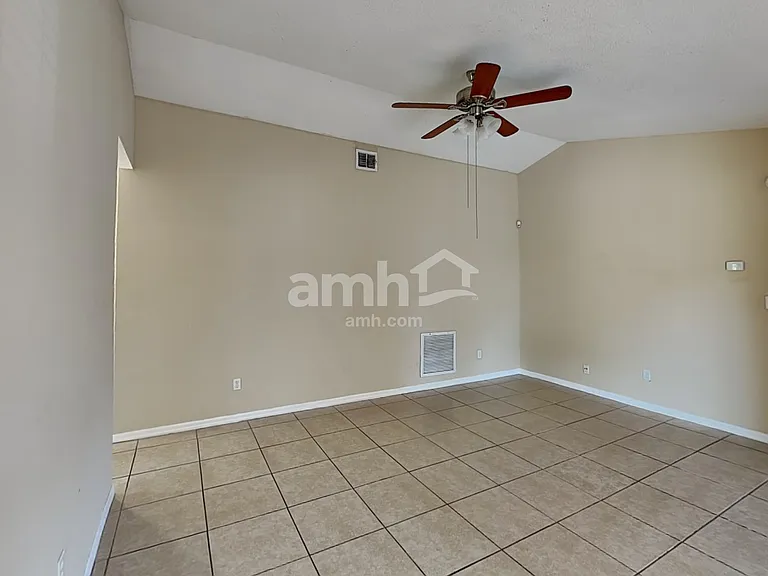 1014 Gore Dr — Photo 6