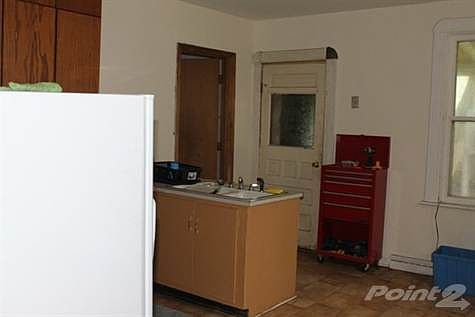 5th image of 419 Willis Ave