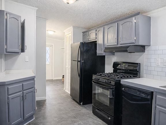 2nd image of 141 Mason Ave N