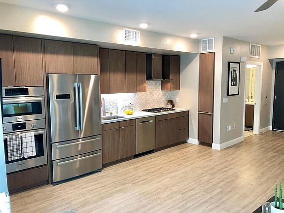 4th image of 551 W Date St #313