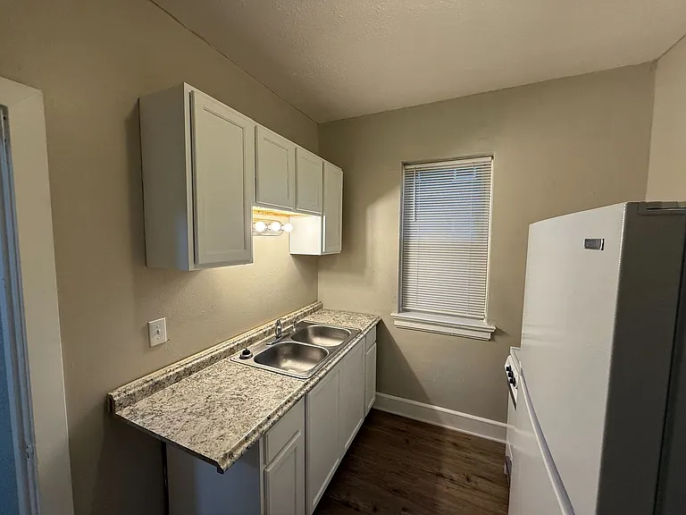 4252 N Teutonia Ave — Photo 11