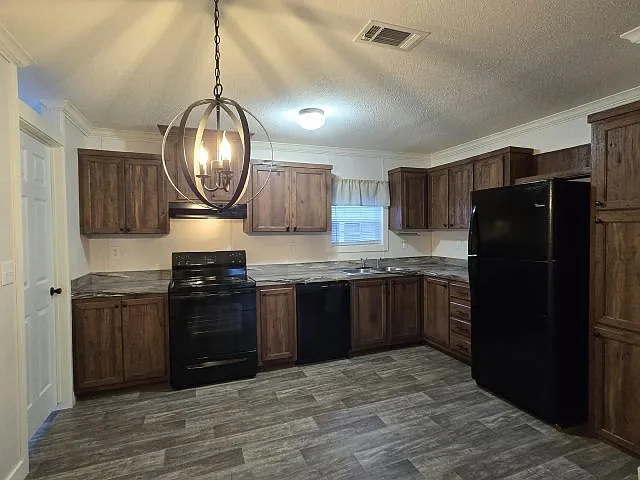 3 bed, 2.0 bath, 1040 sqft, $2,010 — Photo 3