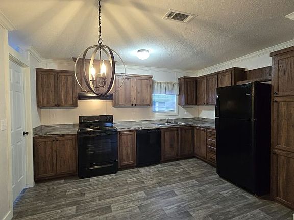 3rd image of 93163 3rd St #163