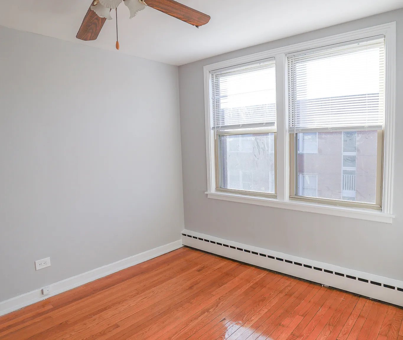 2 bed, 1000 sqft, $1,900 — Photo 4