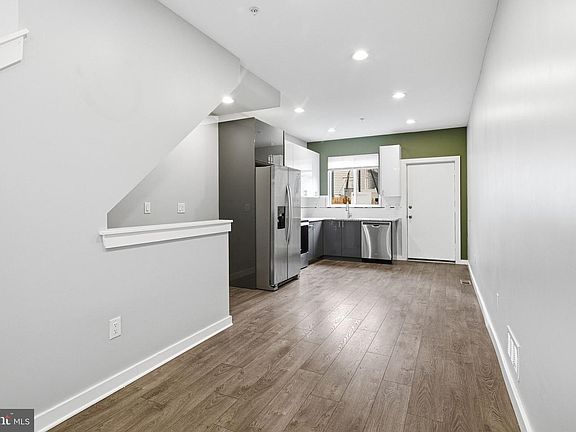 3rd image of 1905 E Harold St