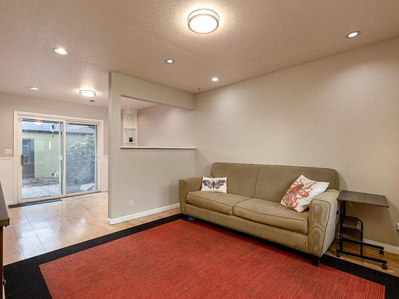 3rd image of 2012 Quadros Ln
