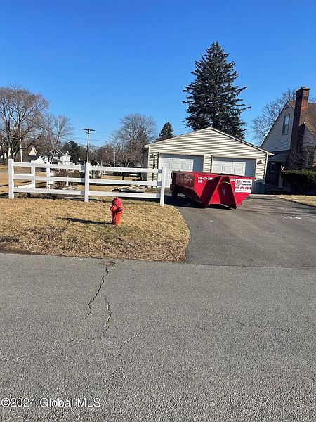 3rd image of 24 Corlaer Avenue