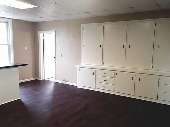 4th image of 5923 S Business Dr