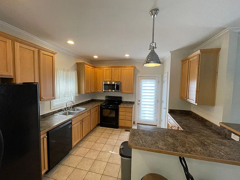 1029 E Balview Ave — Photo 3