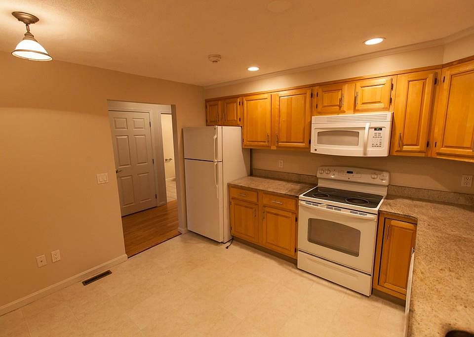 2nd image of 425 Woburn St APT 22