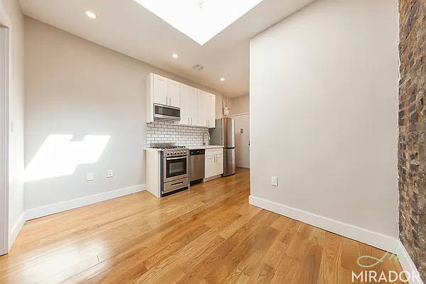 Rented by Mirador Real Estate | media 7