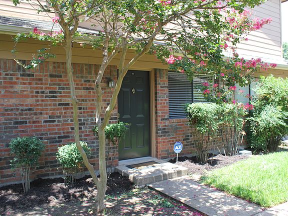 3rd image of 5727 Cedar Creek Dr