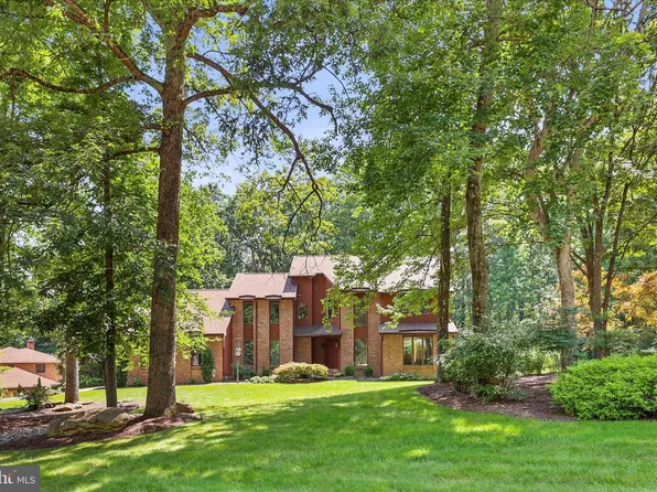 1990 Shulton Dr, York, PA 17406