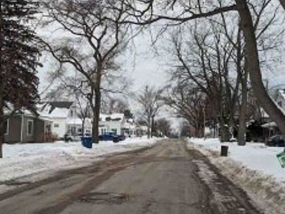 Exterior Neighborhood (street photo)