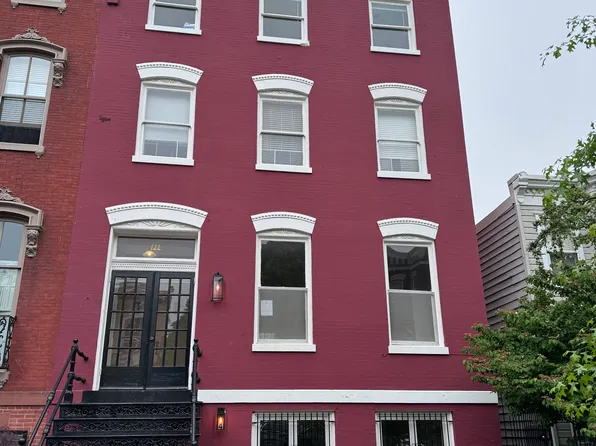 122 4th St SE #4, Washington, DC 20003