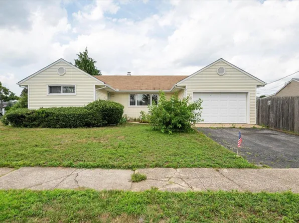 49 Cheshire Road, Bethpage, NY 11714