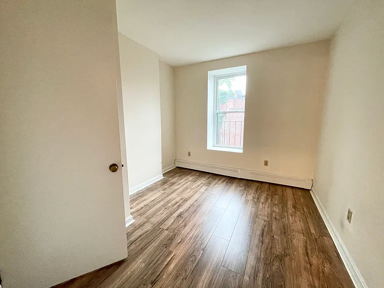 92 Hammond St #3L — Photo 5