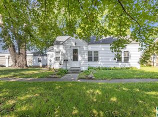 614 9th St, Onawa, IA 51040