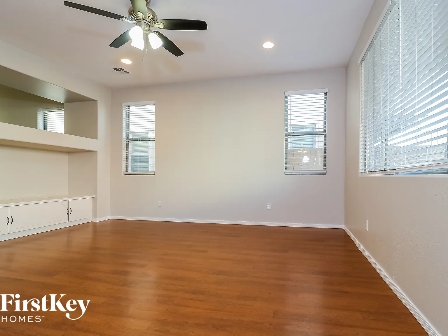 4 bed, 2.5 bath, 1902 sqft, $2,430 — Photo 3