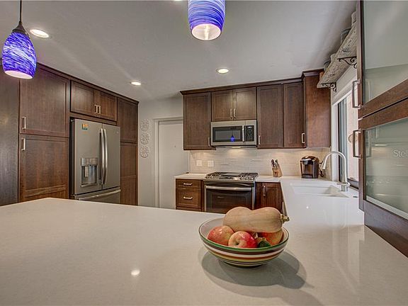 3rd image of 4523 Ascot Cir