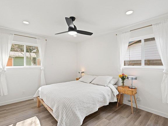 4th image of 4705 Old Castle Rd