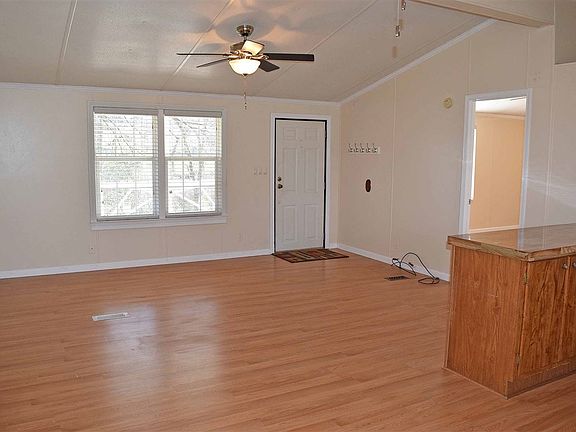 5th image of 580 Bolton Dr